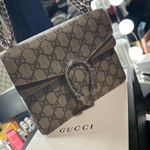 Gucci cross body bag. - Picture 2 of 10